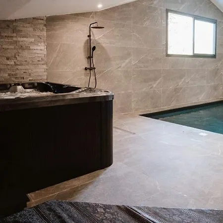 بيت للعطل Loft Avec Piscine 6personnes