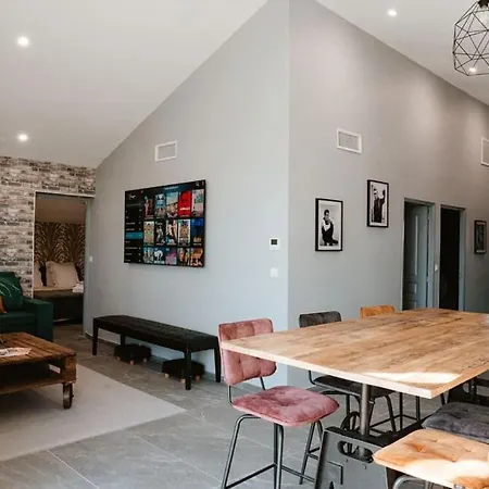 بيت للعطل Loft Avec Piscine 6personnes *