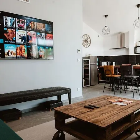Loft Avec Piscine 6personnes *