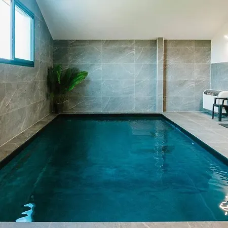 Loft Avec Piscine 6personnes Holiday home Lespignan